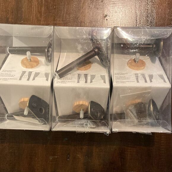 Levolor Bronze Medallion Curtain holdbacks Set of 3 - Picture 5 of 5